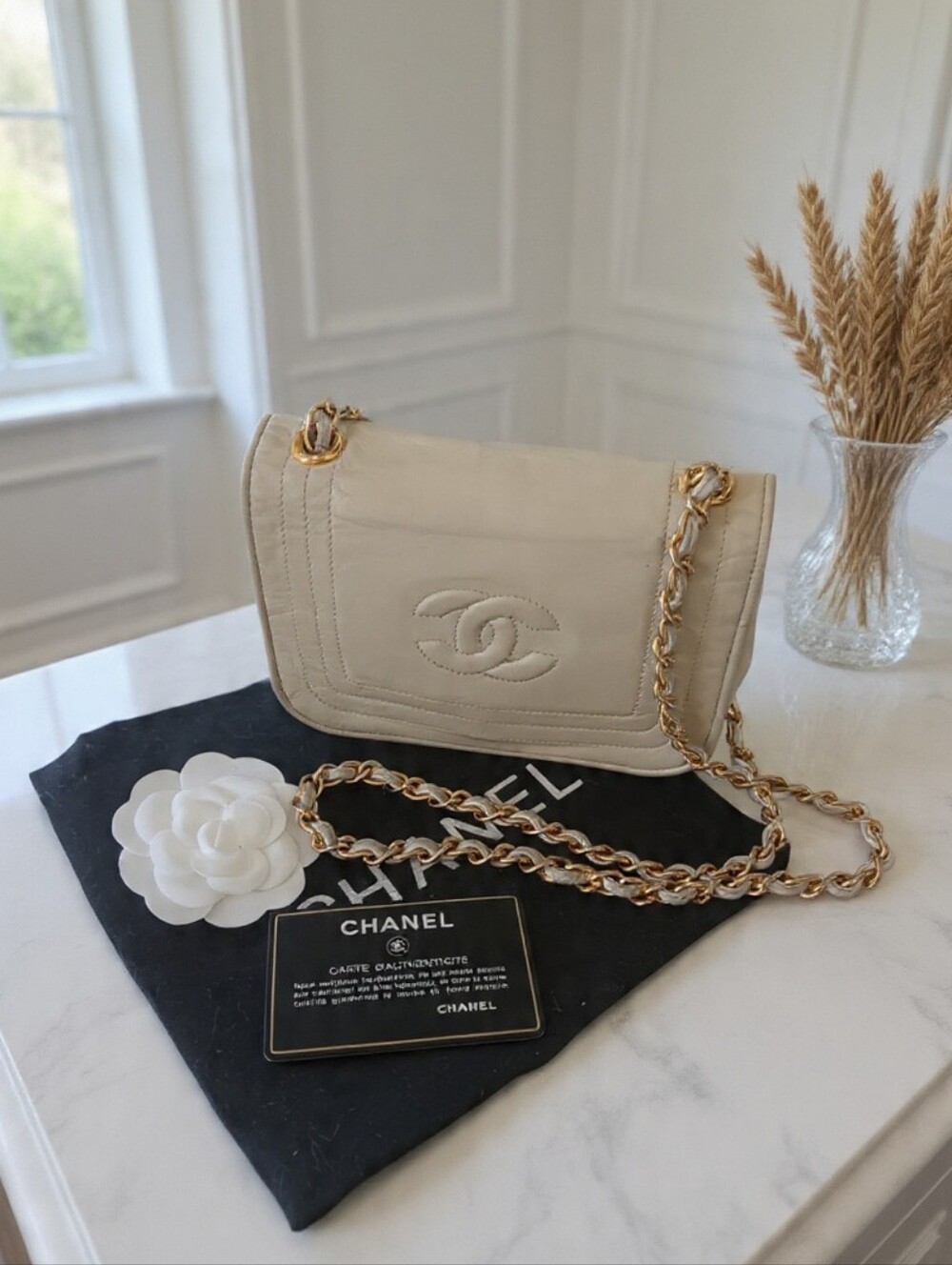 👜 Vintage Chanel 1988 Beige Lambskin CC Stitch Small Flap Shoulder Bag - Picture 13 of 17